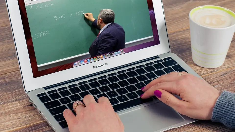 Illustration de la partie « Comprendre la révolution EdTech : enjeux et fondamentaux » du cours EdTech — innovation et technologies pour la formation
