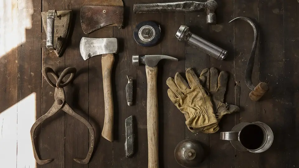 Illustration de la partie « La maroquinerie de luxe : matière, geste, filière » du cours Découverte des savoir-faire d'exception : maroquinerie, parfumerie, œnologie