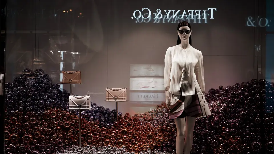 Illustration de la partie « Comprendre les mutations du marché du luxe contemporain » du cours Enjeux contemporains du marketing du luxe : nouvelles clientèles, tendances et créativité