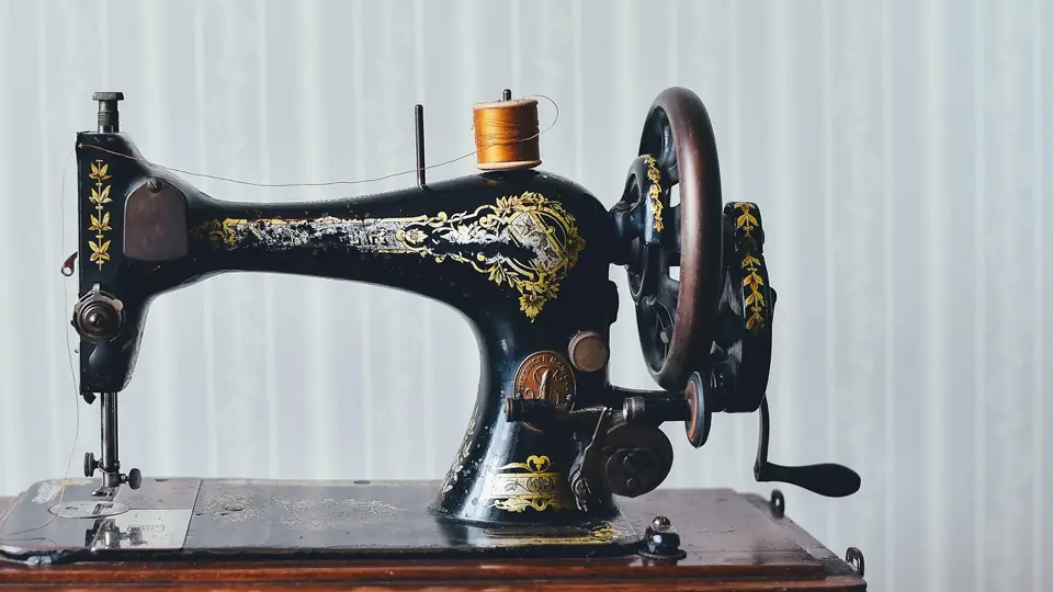 Illustration de la partie « Des origines à la naissance de la haute couture » du cours Histoire de la mode : des origines aux créateurs contemporains