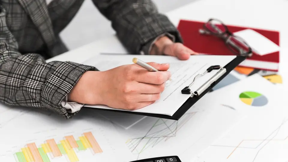 Illustration de la partie « Diagnostiquer une organisation ESS : cadre et enjeux » du cours Le diagnostic d'efficience — évaluer le fonctionnement d'une entreprise ESS
